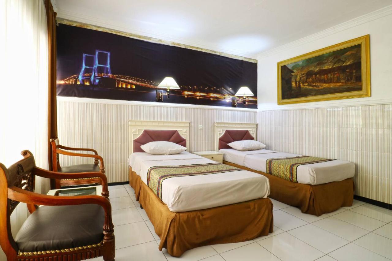 Hotel Tanjung Sorabaya Extérieur photo