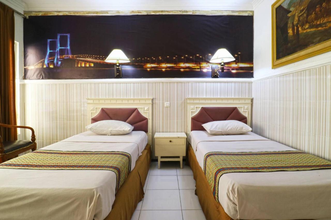 Hotel Tanjung Sorabaya Extérieur photo